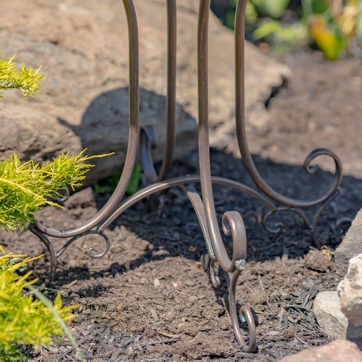 Zaer Ltd. Deep Well Made Metal Birdbath with 2 Cast Iron Birds and Leaf Decoration (Bronze)