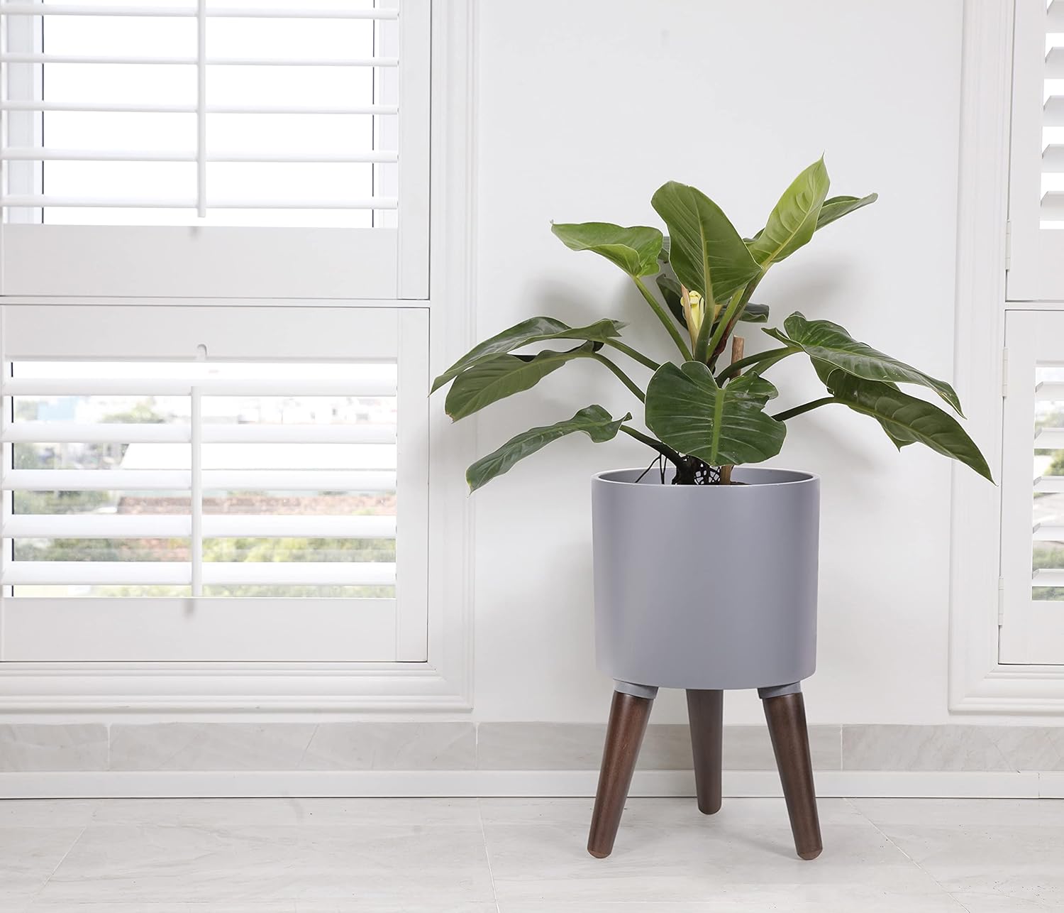 D'vine Dev 8 Inch Planter Pot with Stand, Mid-Century Tall Plant Pot with Legs for Indoor Plants, Small, Grey, 88-O-A-3
