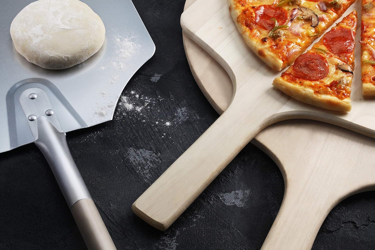 New Star Foodservice 50196 Aluminum Pizza Peel, Wooden Handle, 16 x 18 inch Blade, 36 inch overall