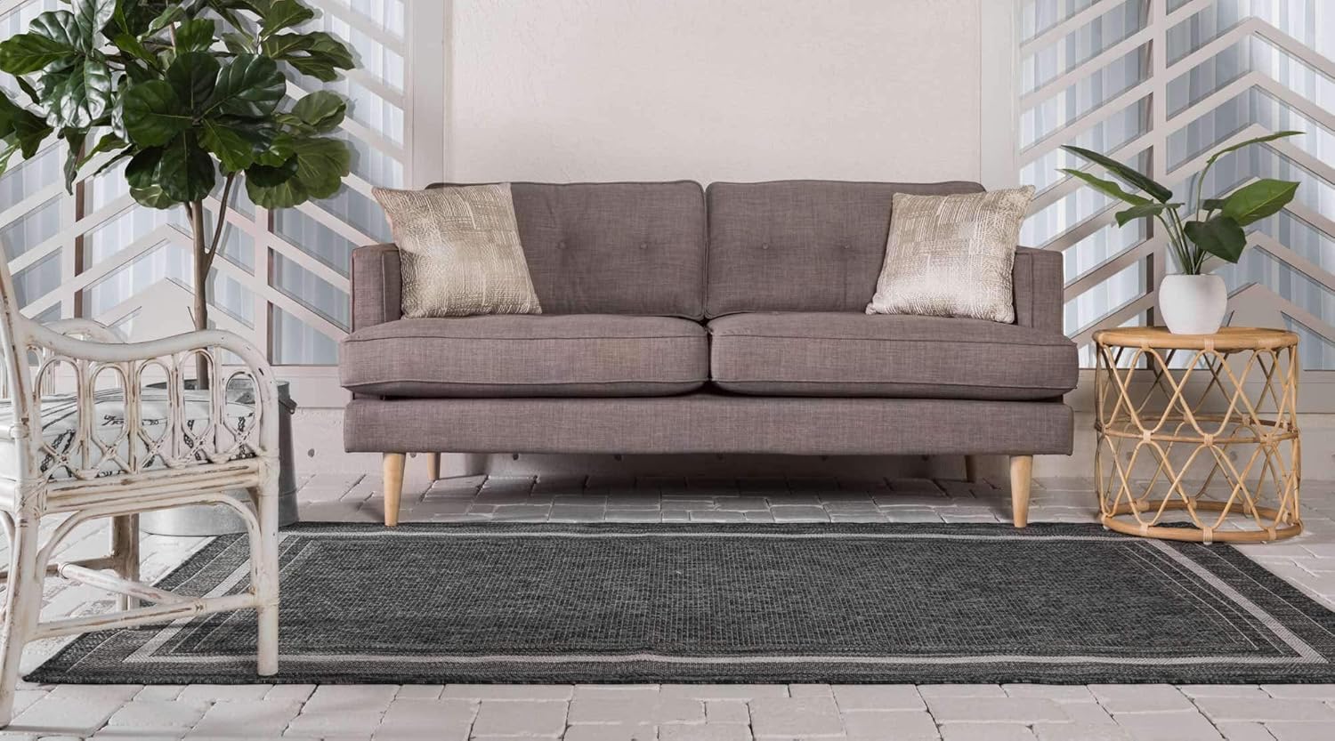 Unique Loom Outdoor Border Collection Area Rug - Soft Border (4' 1" x 6' 1" Rectangle, Black/ Ivory)
