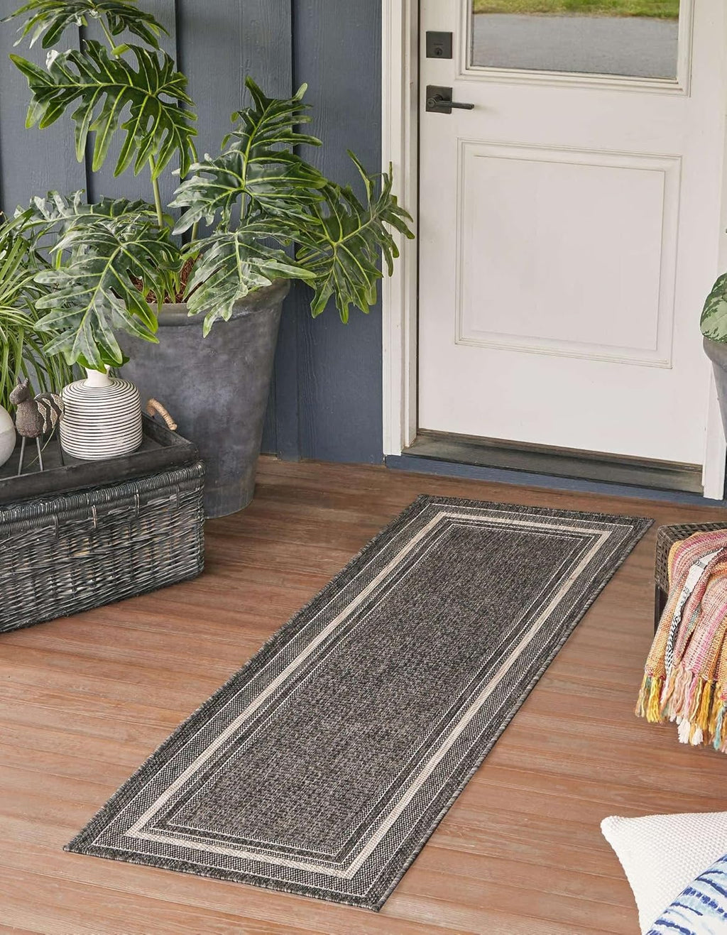 Unique Loom Outdoor Border Collection Area Rug - Soft Border (2' x 8' Runner, Black/ Ivory)