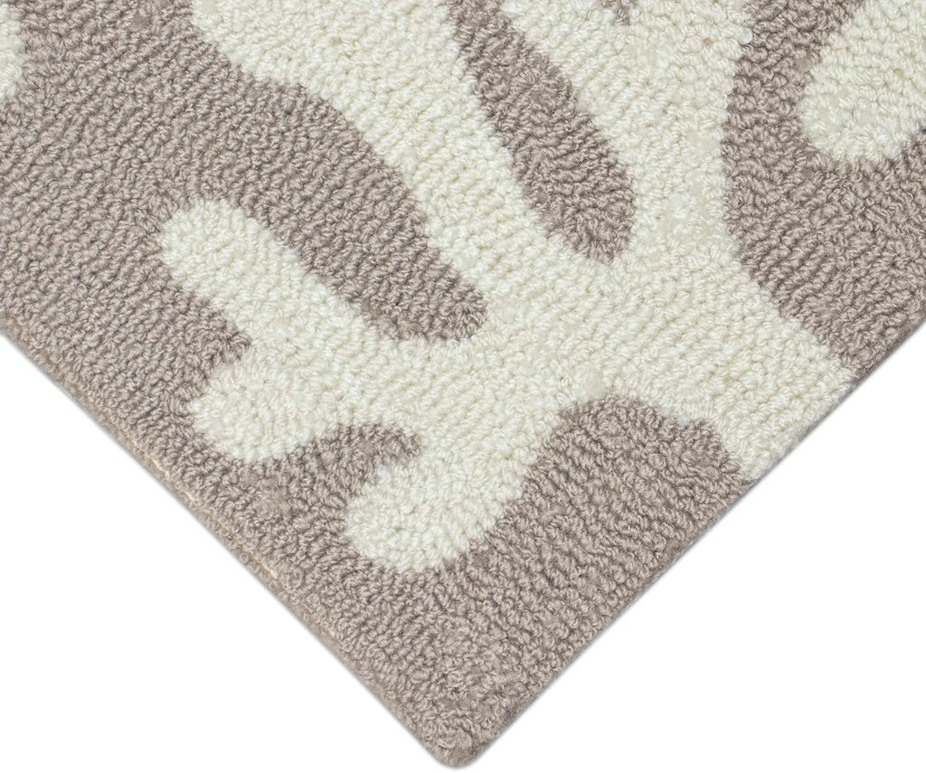 Liora Manne CAPRI Indoor/Outdoor Handmade Synthetic Blend Durable Area Rug - Traditional Border Coastal Beach Accent (Coral Border Silver) (2'6" x 4')