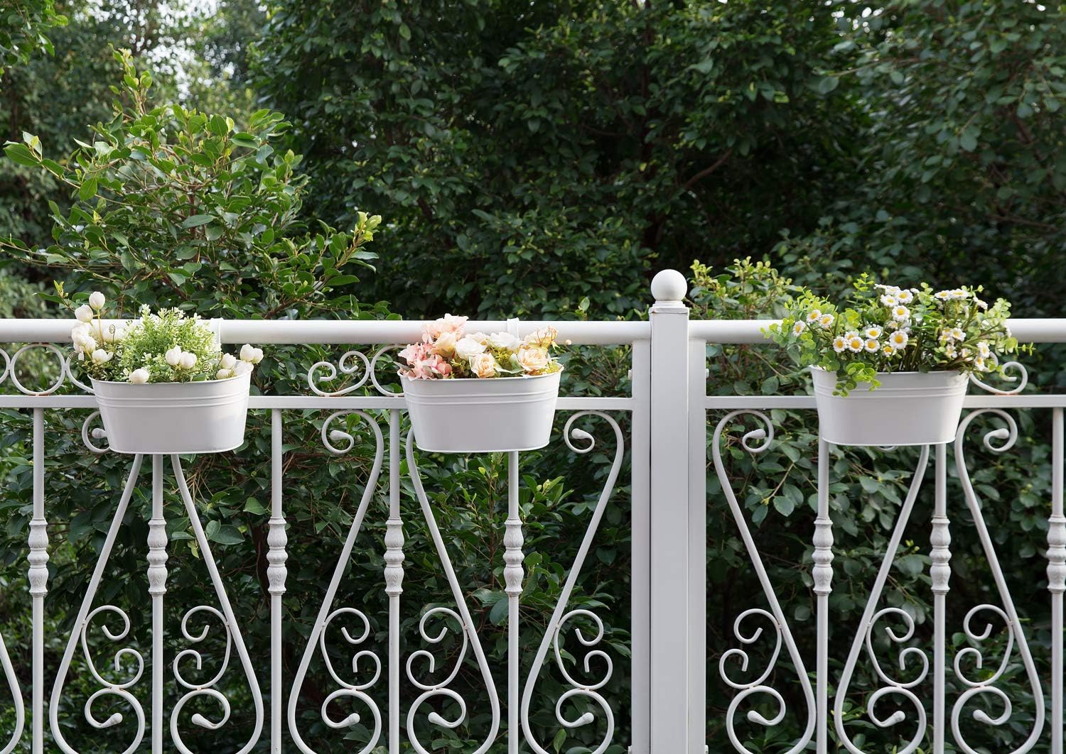 Dahey 3 Pcs Metal Iron Hanging Flower Pots for Railing Fence Hanging Bucket Pots Countryside Style Window Flower Plant Holder with Detachable Hooks Home Decor,White
