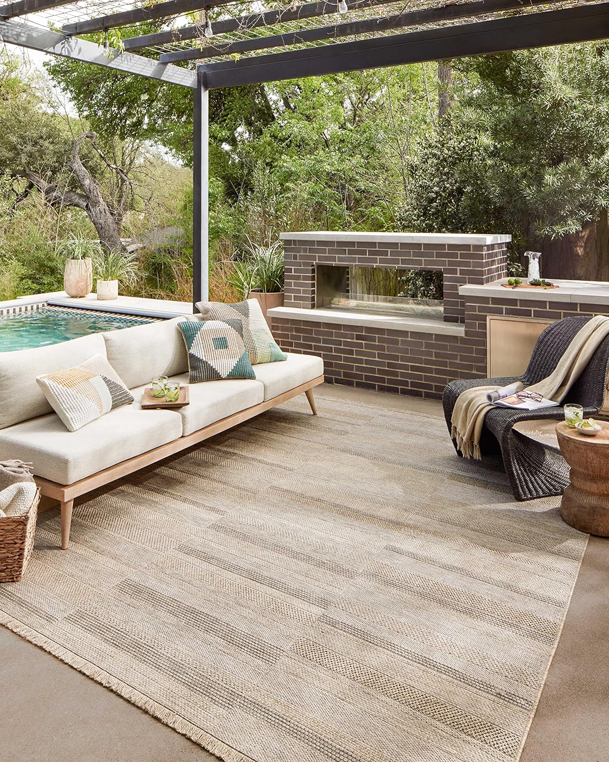 Loloi Dawn Collection Indoor/Outdoor DAW-03 Brown 3'-9" x 5'-9" Accent Rug