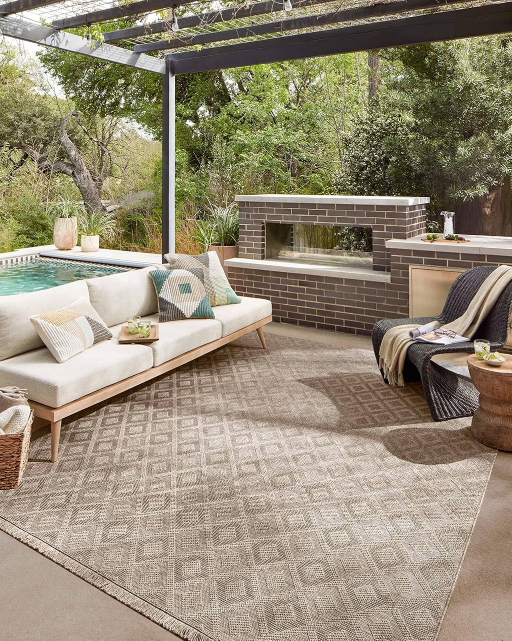 Loloi Dawn Collection Indoor/Outdoor DAW-07 Light Brown 7'-8" x 7'-8" Round Area Rug