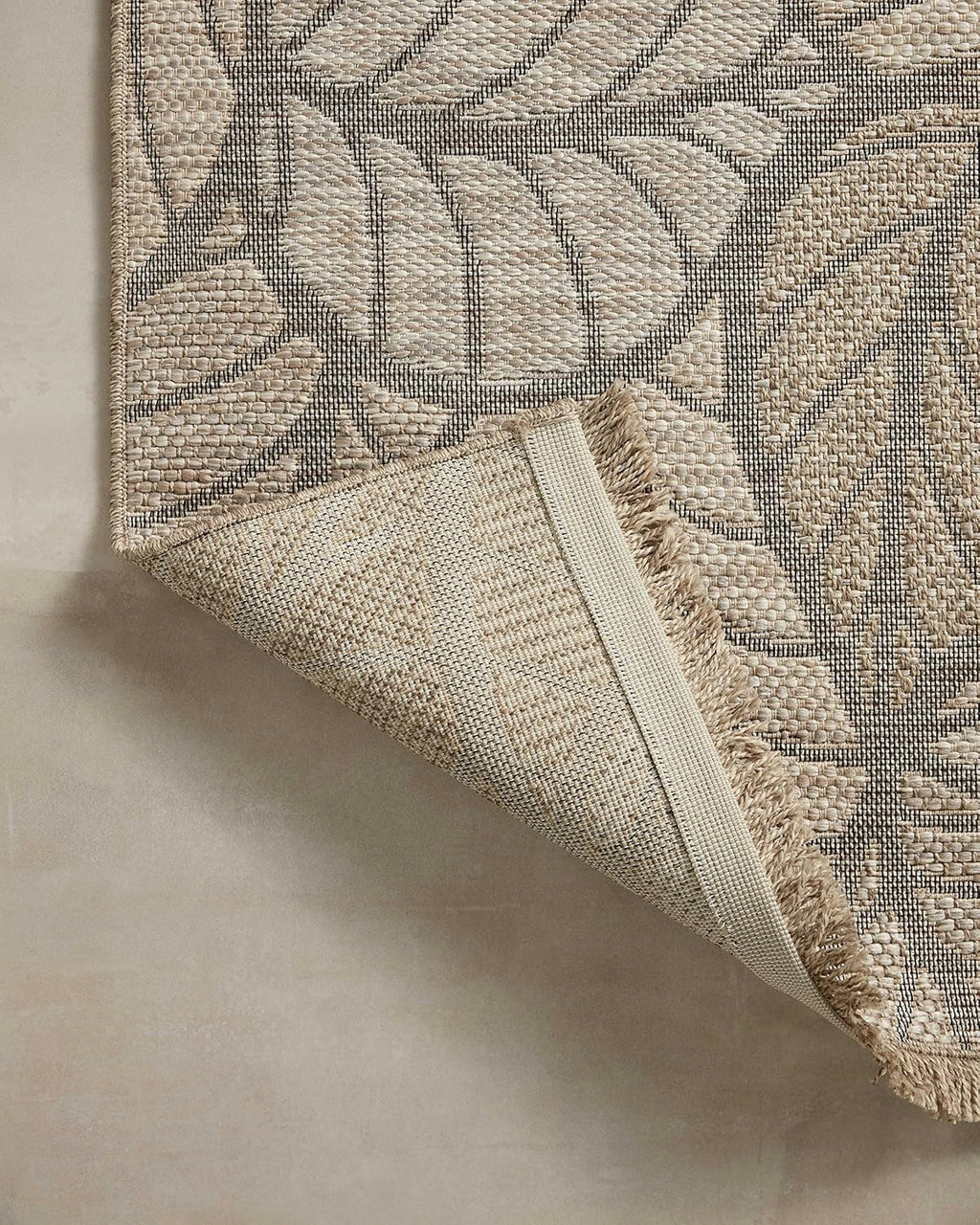Loloi Dawn Collection Indoor/Outdoor DAW-05 Taupe 7'-8" x 7'-8" Round Area Rug